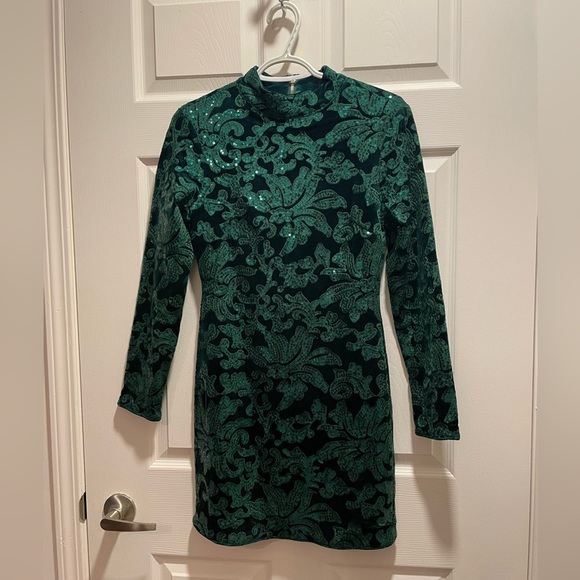 Venus sequin detail velvet dress - Picture 3 of 5